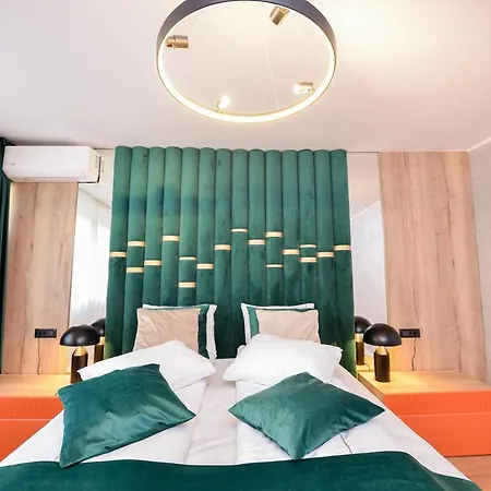 One By One - By Grand * ブカレスト