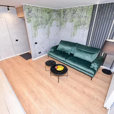 One By One - By Grand ブカレスト