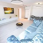 One By One By Grand Apartamento Bucarest
