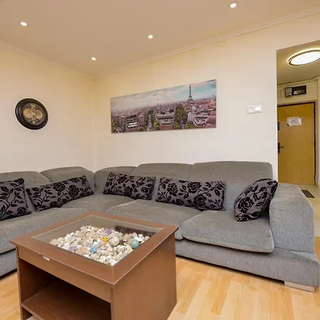 Apartment One By One - By Grand *