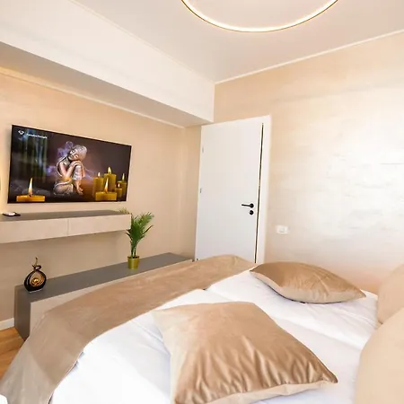 One By One - By Grand Apartment *