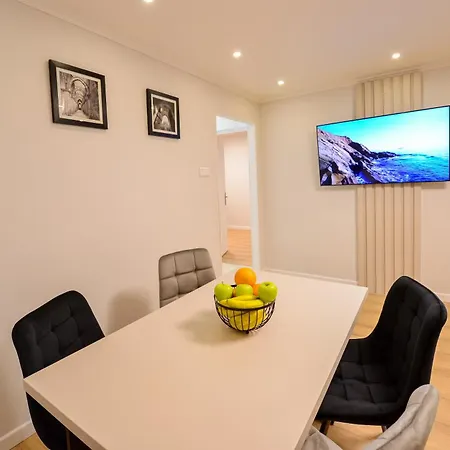 One By One - By Grand Apartment